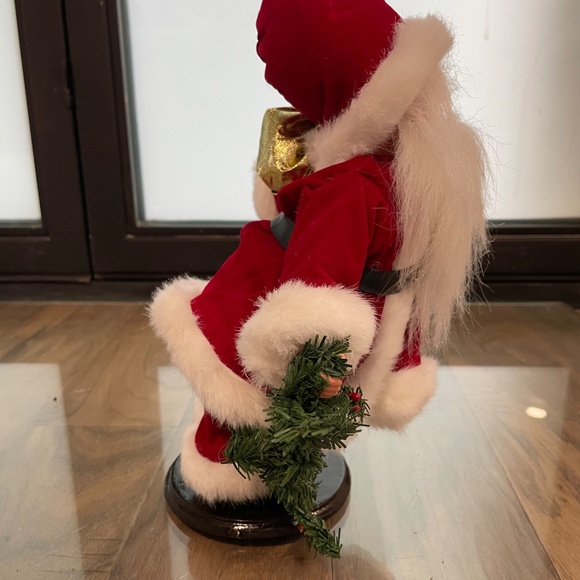 Excellent Condition Santa Statue - Picture 6 of 10